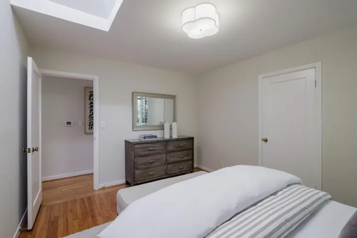 355 Iris Way, Palo Alto, California 94303