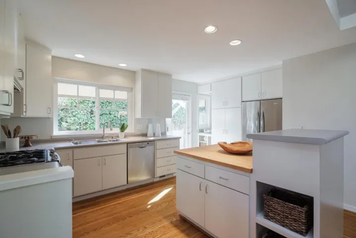 355 Iris Way, Palo Alto, California 94303