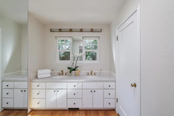 355 Iris Way, Palo Alto, California 94303
