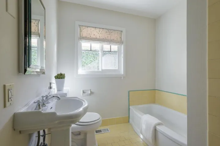 355 Iris Way, Palo Alto, California 94303