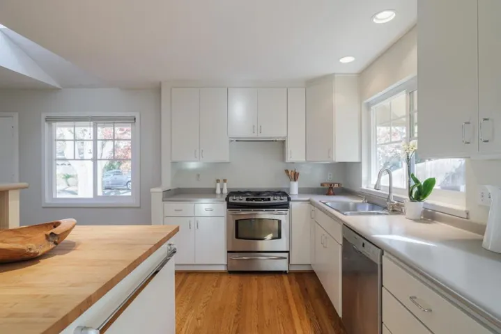355 Iris Way, Palo Alto, California 94303