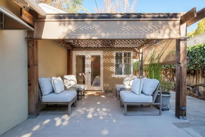 355 Iris Way, Palo Alto, California 94303