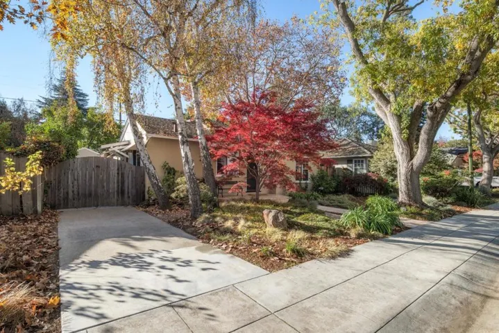 355 Iris Way, Palo Alto, California 94303