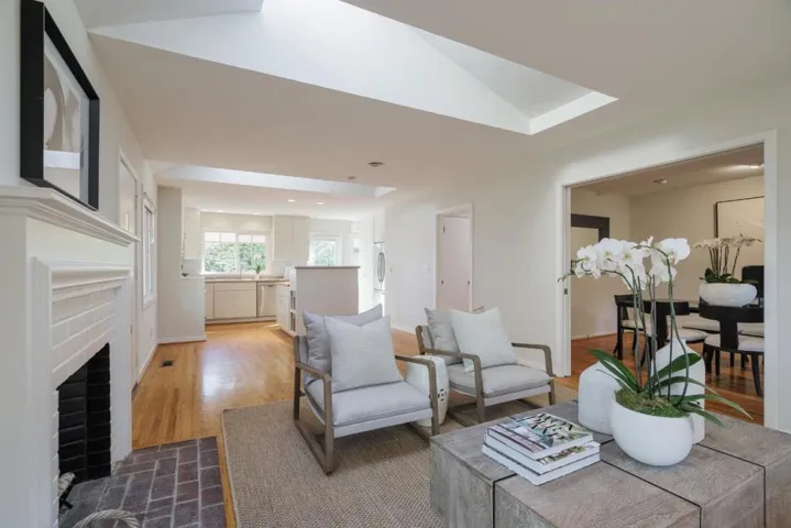 355 Iris Way, Palo Alto, California 94303