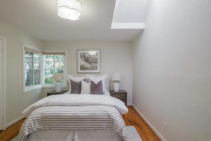 355 Iris Way, Palo Alto, California 94303