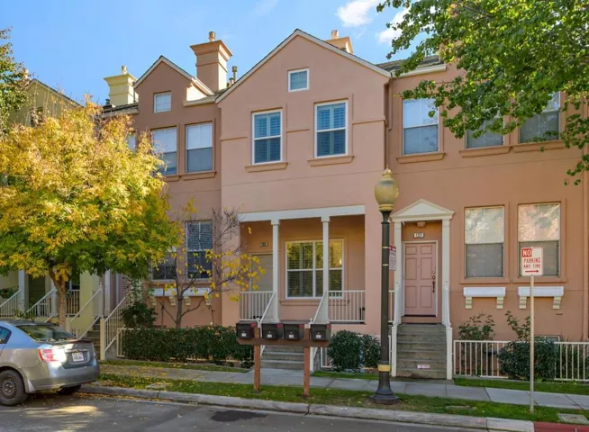 135 Pacchetti Way, Mountain View, California 94040