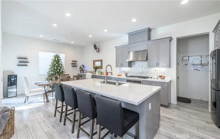 112 Menkar, Irvine, California 92618