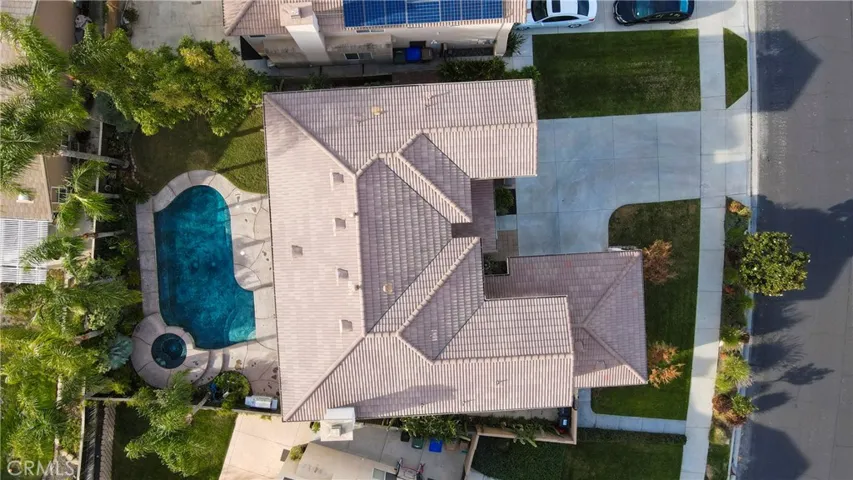 Mature landscaping is feature you won't get when buying a brand-new home from the builder.  This neighborhood is over 20 years old and has gorgeous, mature trees allowing privacy between the homes.