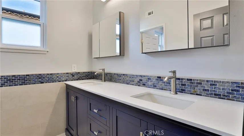 Beautiful remodeled upstairs common bathroom.