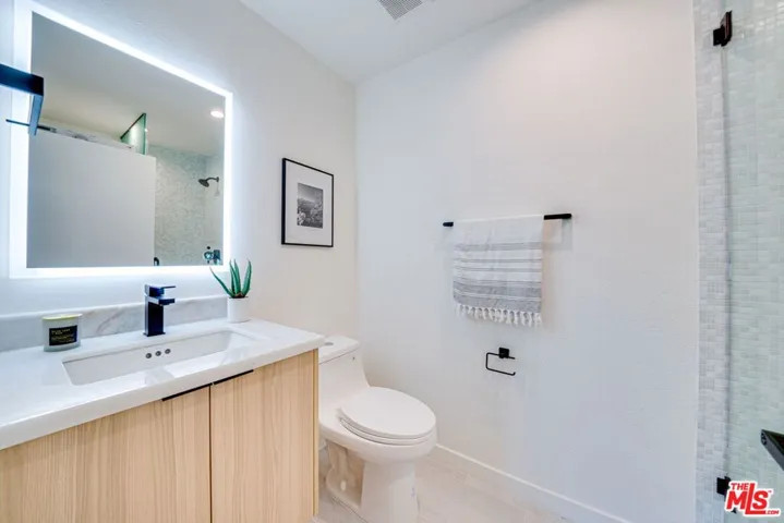 2520 Arizona Avenue 4, Santa Monica, California 90404