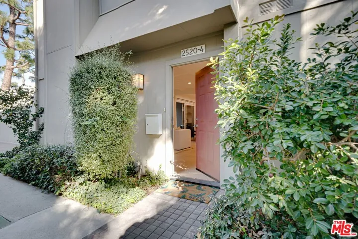 2520 Arizona Avenue 4, Santa Monica, California 90404