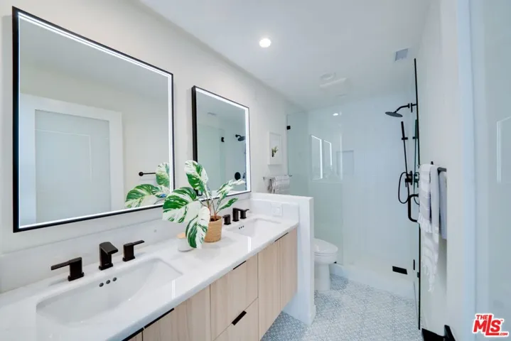 2520 Arizona Avenue 4, Santa Monica, California 90404