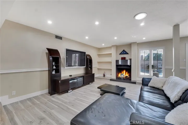 19950 Hemmingway Street, Winnetka, California 91306