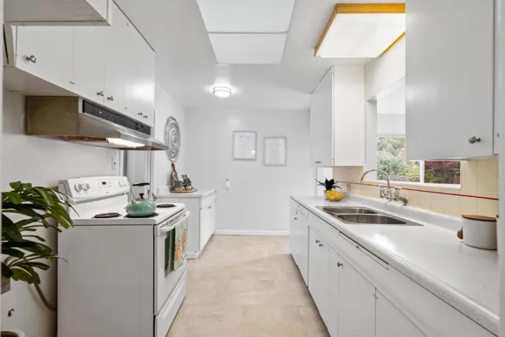 3815 Grove Avenue, Palo Alto, California 94303