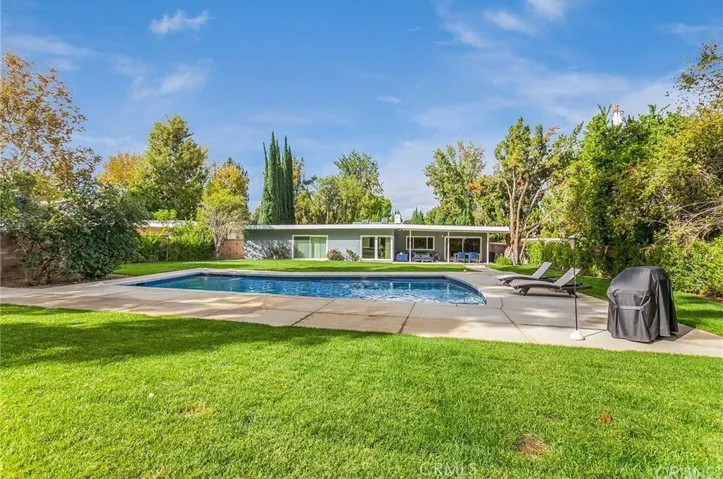 6236 Capistrano Avenue, Woodland Hills, California 91367