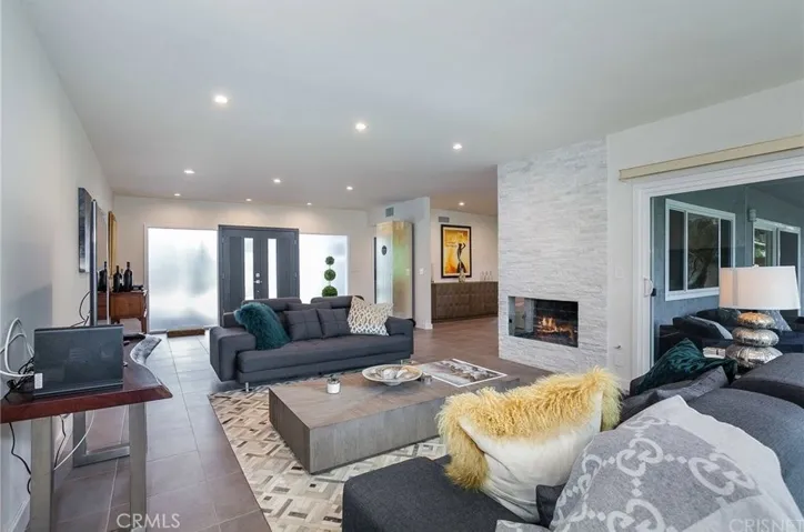 6236 Capistrano Avenue, Woodland Hills, California 91367