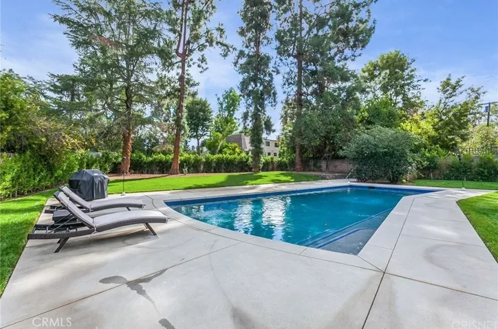 6236 Capistrano Avenue, Woodland Hills, California 91367