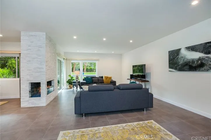 6236 Capistrano Avenue, Woodland Hills, California 91367