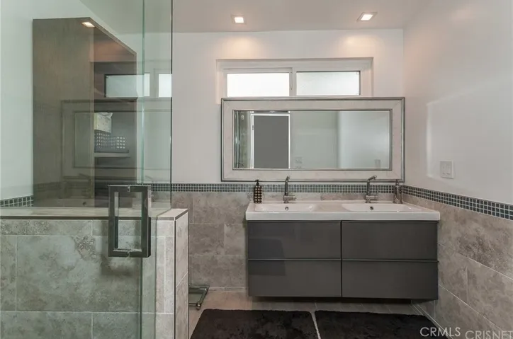 6236 Capistrano Avenue, Woodland Hills, California 91367