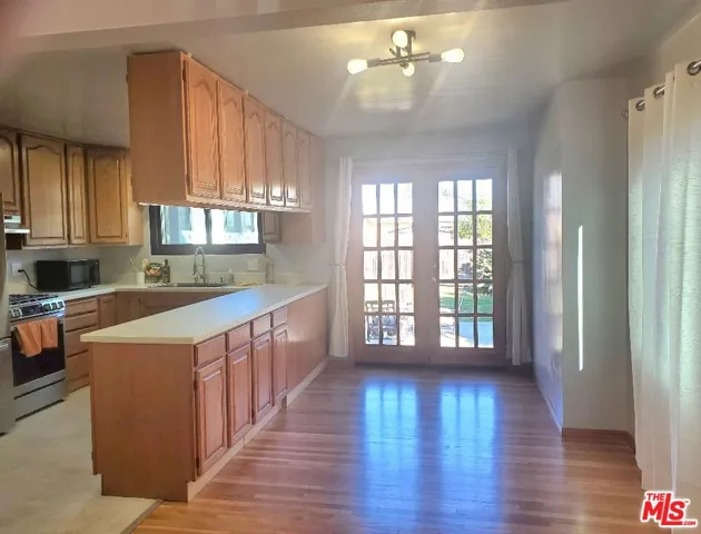 Dining Area/Kitchen facing Enclosed Backyard