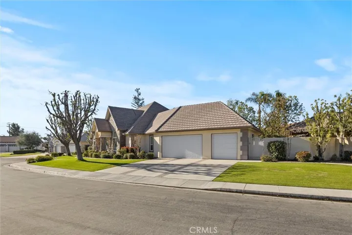 2117 Wedgemont Place, Bakersfield, California 93311