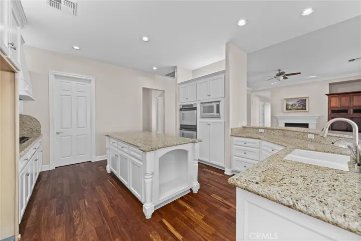 2117 Wedgemont Place, Bakersfield, California 93311