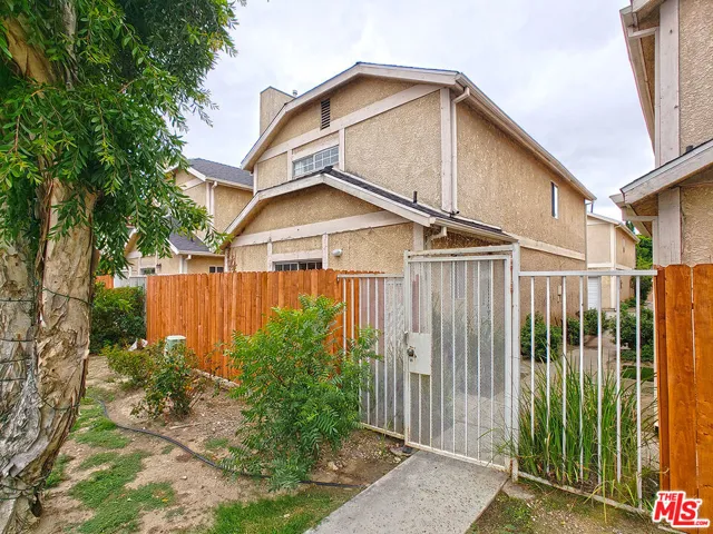 17200 Roscoe Boulevard Unit B, Northridge, California 91325