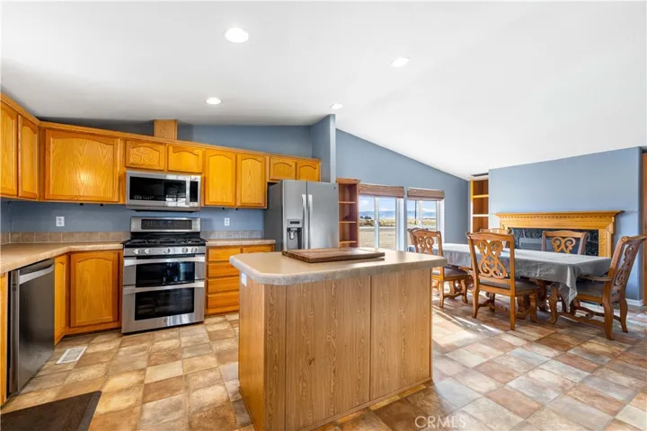 7843 W Avenue F, Lancaster, California 93536