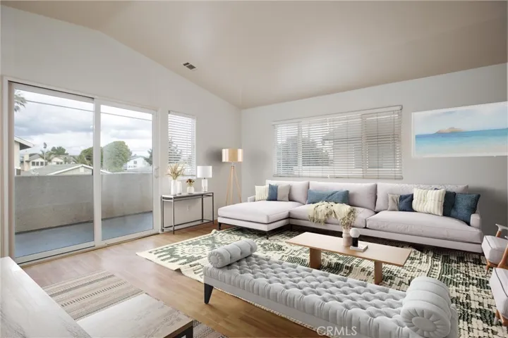 Living/Dining area - Upstairs