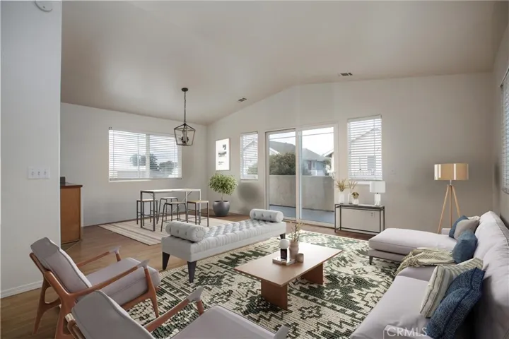 Living/Dining area - Upstairs
