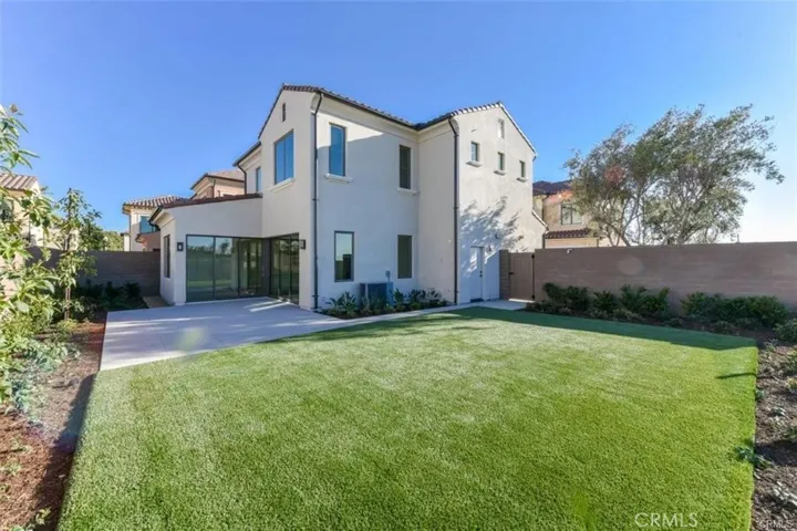 106 Winnett, Irvine, California 92602