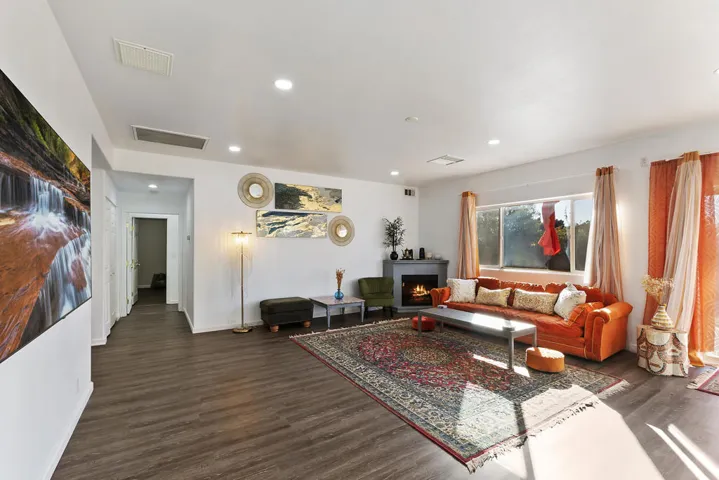 006_Living Room