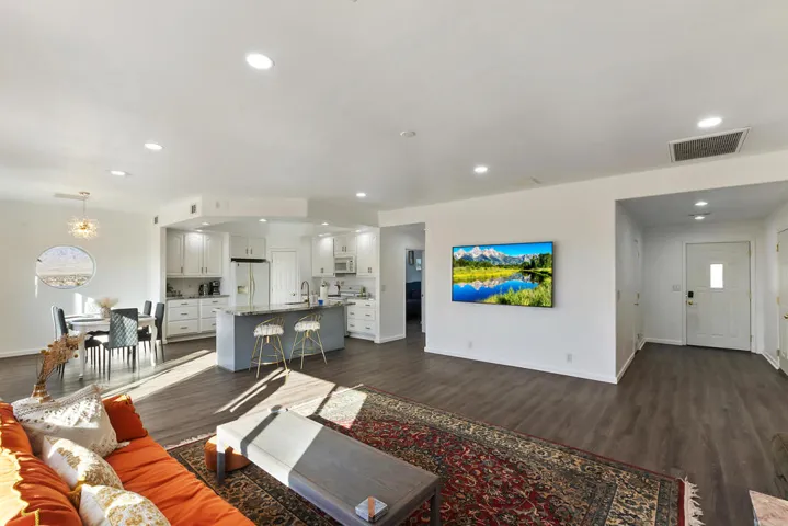 005_Living Room