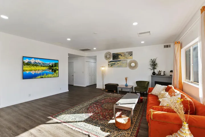 007_Living Room