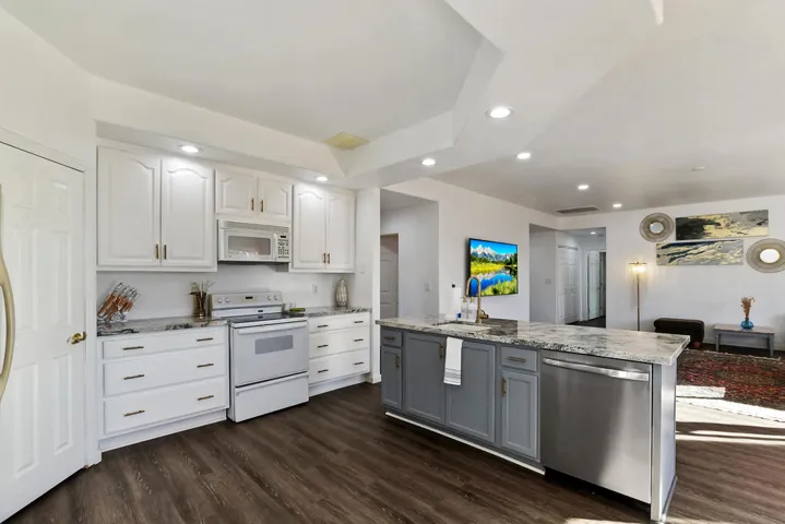 011_Kitchen