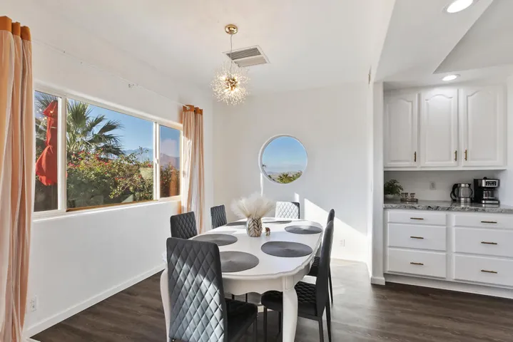 012_Dining Area