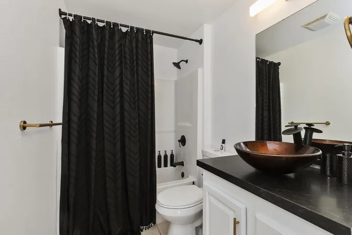 022_Bathroom