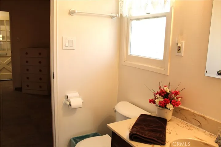 3rd bath off of laundry area