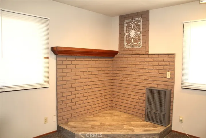 Brick inlay for wood or pellet stove