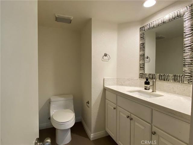Downstairs 1/2 bathroom