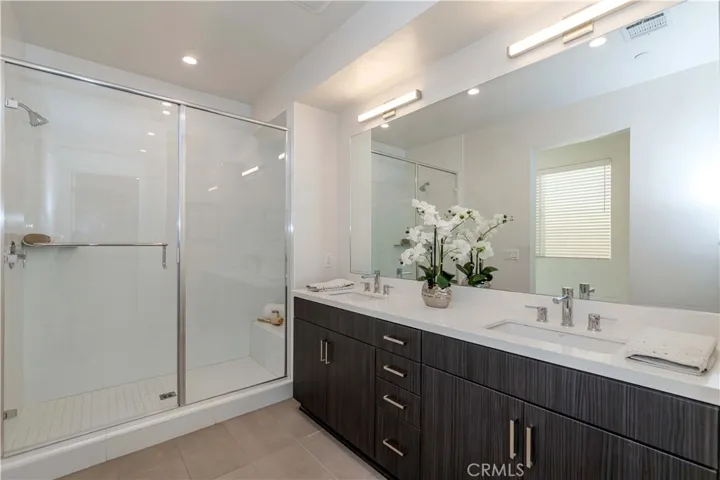 Gorgeous ensuite bath!