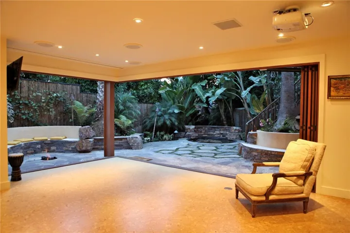 Whew!  This is a really open, private house