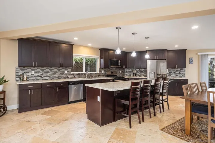 5331 Via Aquario, San Diego, California 92111