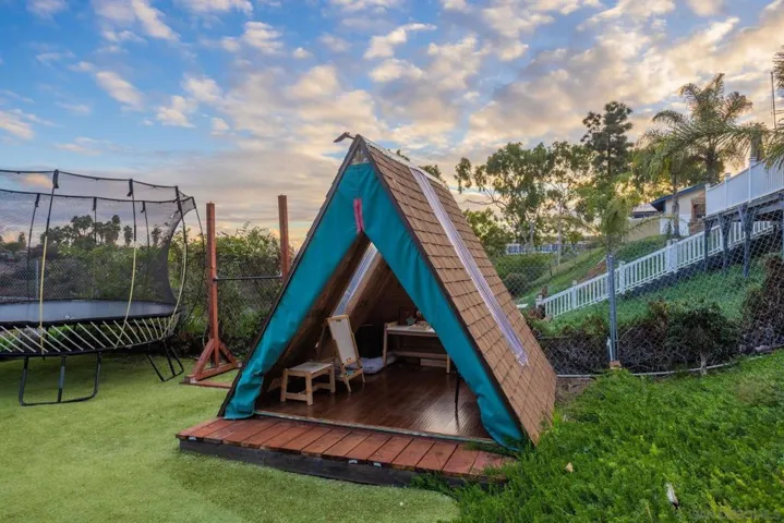 5331 Via Aquario, San Diego, California 92111