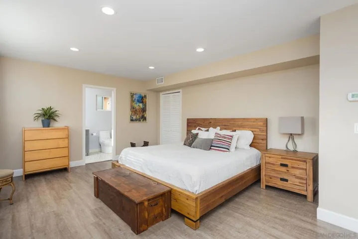 5331 Via Aquario, San Diego, California 92111