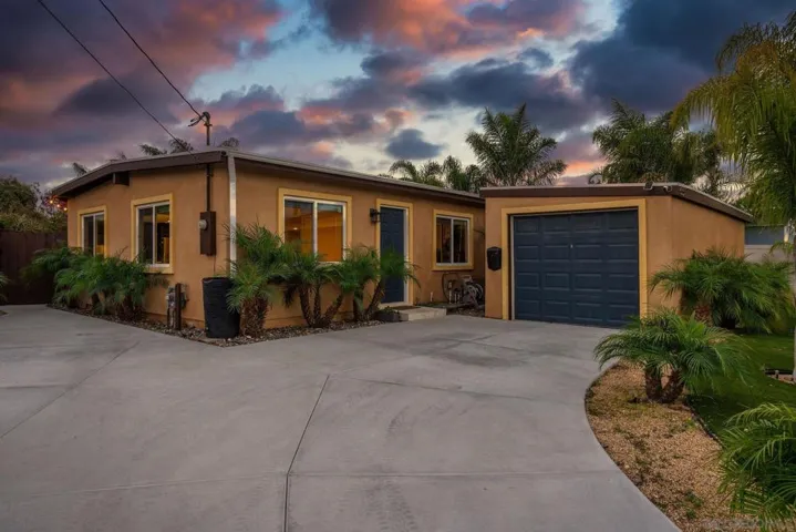 5331 Via Aquario, San Diego, California 92111