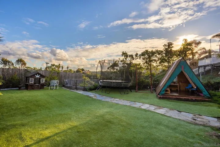 5331 Via Aquario, San Diego, California 92111