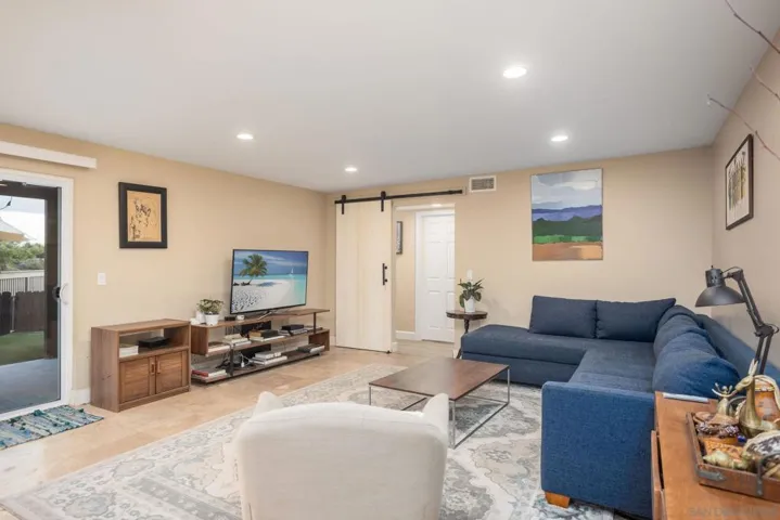 5331 Via Aquario, San Diego, California 92111
