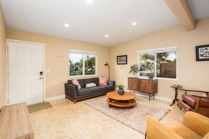 5331 Via Aquario, San Diego, California 92111