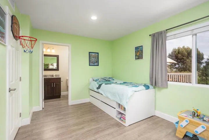5331 Via Aquario, San Diego, California 92111